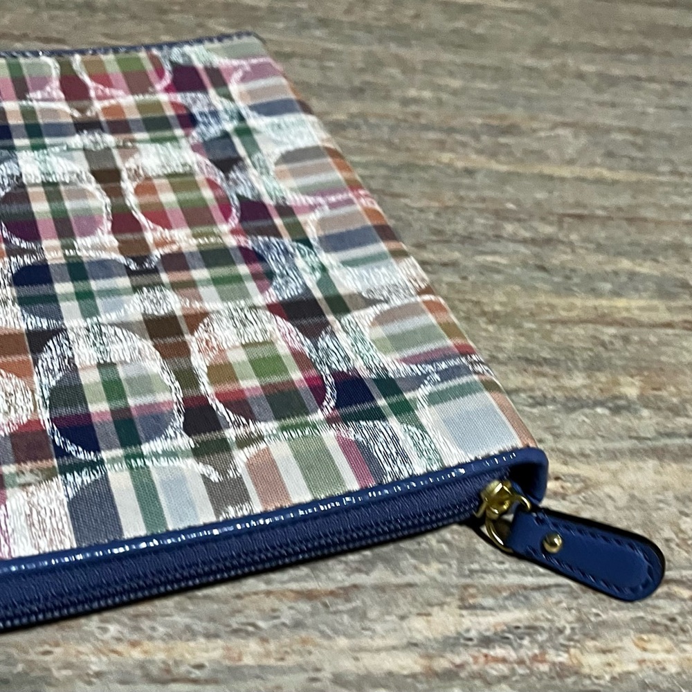 Coach Signature Poppy Kingsley Plaid Zip Round Tablet Sleeve with pocket inside - Picture 5 of 13